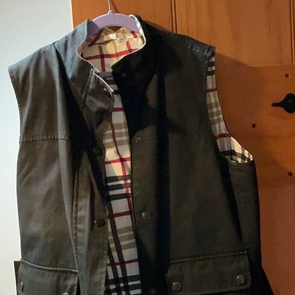 Women’s Black Sleeveless Jacket